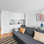 Sunshine Luxury House Urban Retreat Downtown דירה