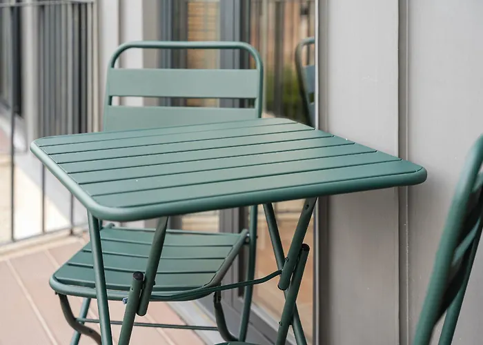 Sunshine Luxury House Urban Retreat Downtown Apartment *